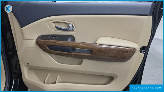 KIA CARNIVAL 9-SEATER HI-LIMOUSINE