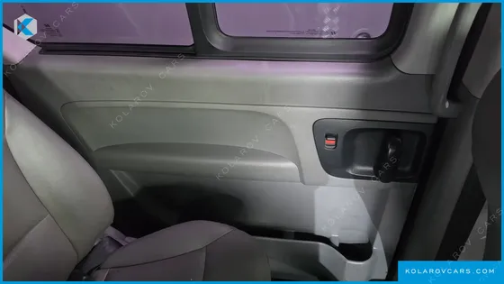 HYUNDAI STAREX WAGON 12-SEATER