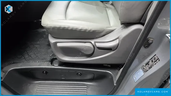 HYUNDAI STAREX WAGON 12-SEATER