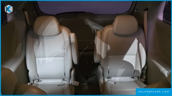 KIA CARNIVAL 9-SEATER PRESTIGE