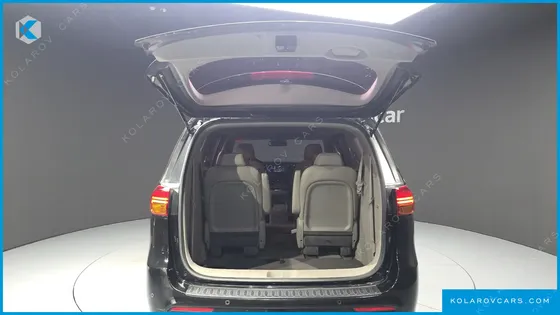 KIA CARNIVAL 9-SEATER PRESTIGE