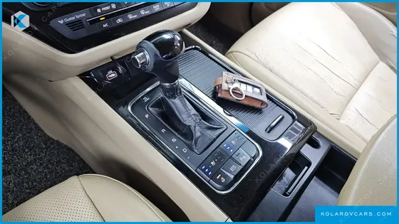 KIA CARNIVAL 9-SEATER PRESTIGE