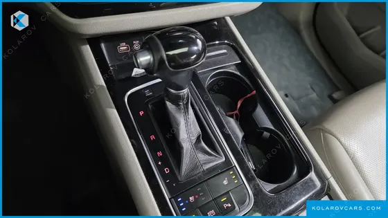 KIA CARNIVAL 9-SEATER PRESTIGE