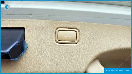 KIA CARNIVAL 9-SEATER PRESTIGE