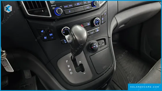 HYUNDAI STAREX 4WD WAGON 12-SEATER