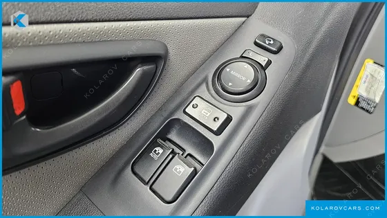 HYUNDAI STAREX 4WD WAGON 12-SEATER