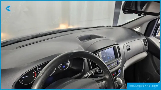 HYUNDAI STAREX 4WD WAGON 12-SEATER