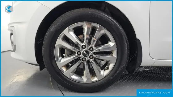 KIA CARNIVAL 9-SEATER PRESTIGE