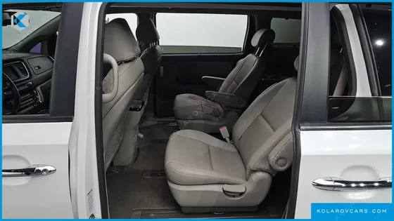 KIA CARNIVAL 9-SEATER PRESTIGE
