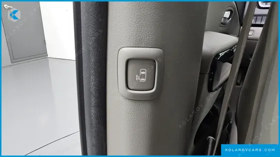 KIA CARNIVAL 9-SEATER PRESTIGE