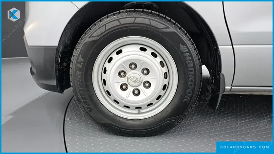 HYUNDAI STAREX VAN 3-SEATER