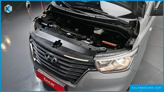 HYUNDAI STAREX VAN 3-SEATER