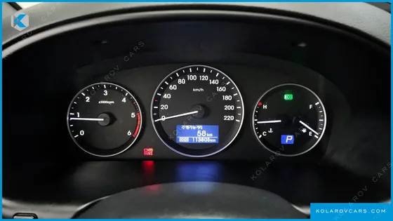 HYUNDAI STAREX VAN 3-SEATER