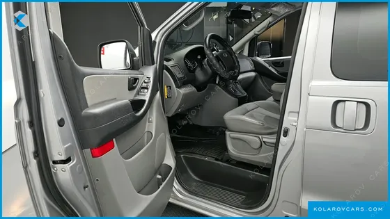 HYUNDAI STAREX VAN 3-SEATER