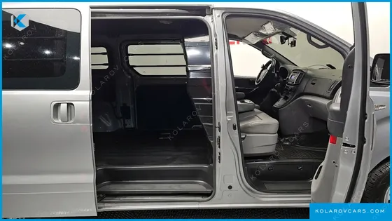 HYUNDAI STAREX VAN 3-SEATER
