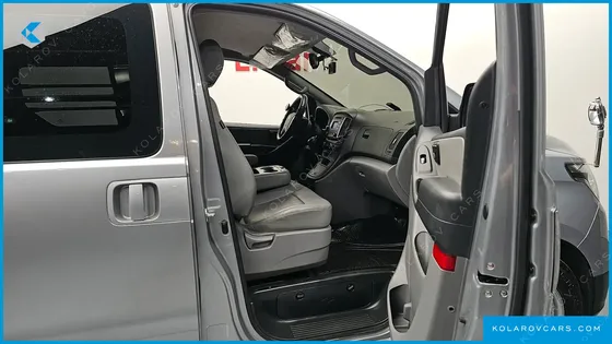 HYUNDAI STAREX VAN 3-SEATER