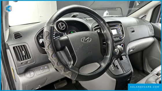HYUNDAI STAREX VAN 3-SEATER