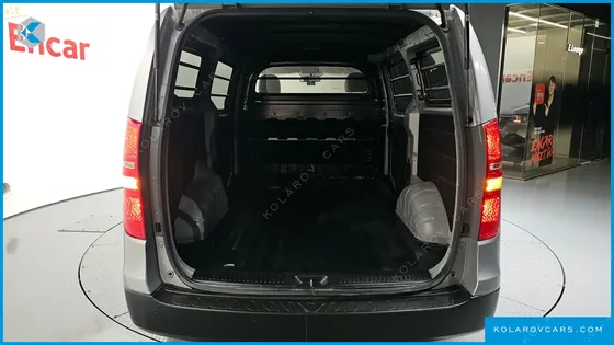 HYUNDAI STAREX VAN 3-SEATER