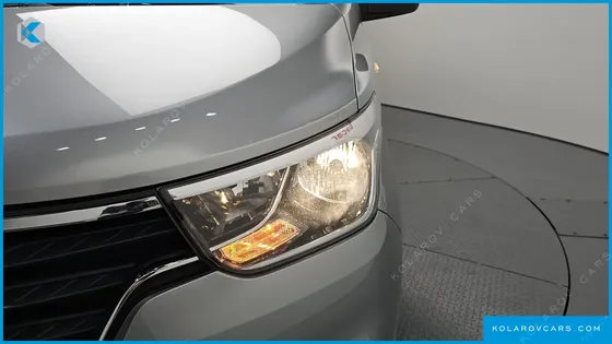HYUNDAI STAREX VAN 3-SEATER