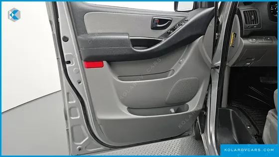 HYUNDAI STAREX VAN 3-SEATER