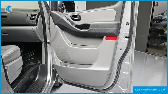 HYUNDAI STAREX VAN 3-SEATER