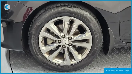 KIA CARNIVAL 9-SEATER PRESTIGE