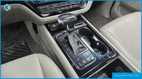 KIA CARNIVAL 9-SEATER PRESTIGE