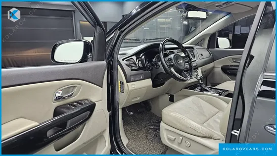 KIA CARNIVAL 9-SEATER PRESTIGE
