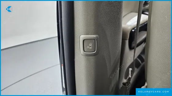 KIA CARNIVAL 9-SEATER PRESTIGE