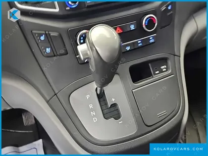 HYUNDAI STAREX VAN 5-SEATER
