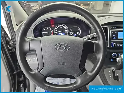 HYUNDAI STAREX VAN 5-SEATER