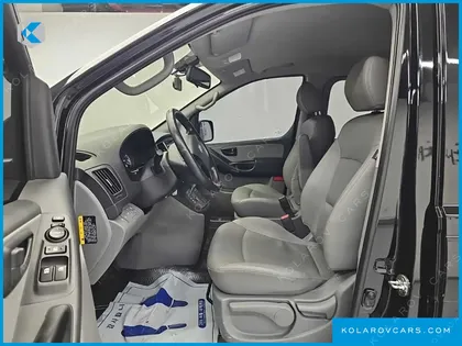HYUNDAI STAREX VAN 5-SEATER