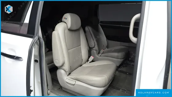 KIA CARNIVAL 9-SEATER PRESTIGE