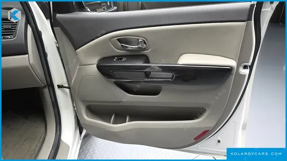 KIA CARNIVAL 9-SEATER PRESTIGE