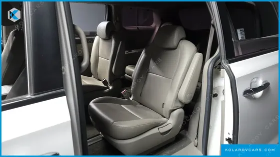 KIA CARNIVAL 9-SEATER PRESTIGE