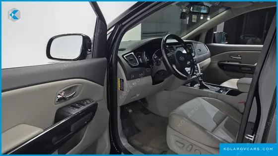 KIA CARNIVAL 9-SEATER PRESTIGE