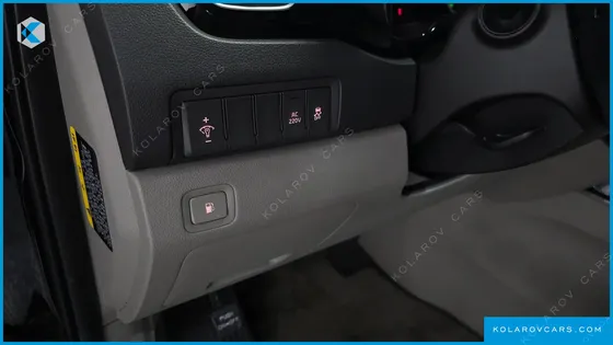 KIA CARNIVAL 9-SEATER PRESTIGE