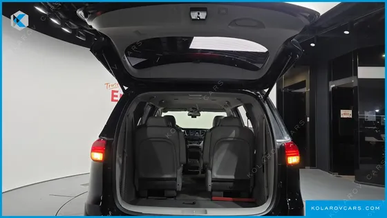 KIA CARNIVAL 9-SEATER PRESTIGE