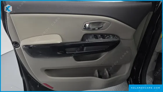 KIA CARNIVAL 9-SEATER PRESTIGE