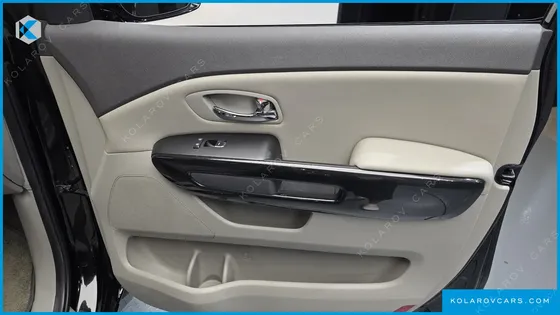 KIA CARNIVAL 9-SEATER PRESTIGE