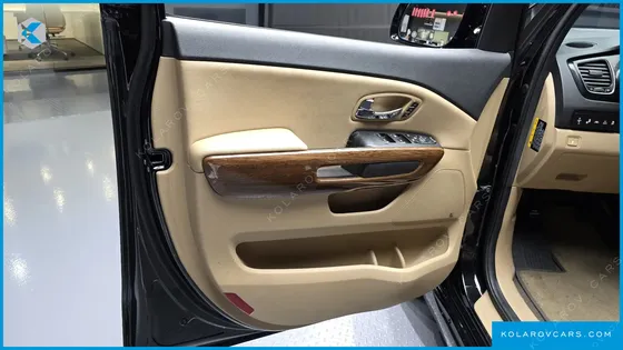KIA CARNIVAL 9-SEATER HI-LIMOUSINE