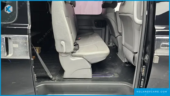 HYUNDAI STAREX VAN 5-SEATER