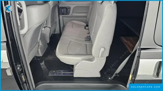 HYUNDAI STAREX VAN 5-SEATER