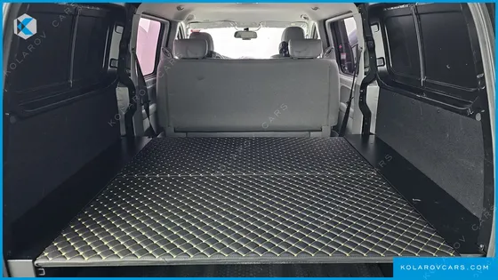 HYUNDAI STAREX VAN 5-SEATER