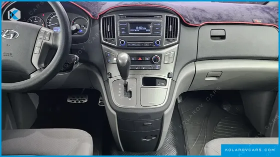 HYUNDAI STAREX VAN 5-SEATER