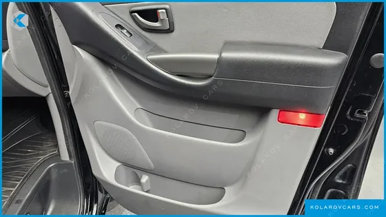 HYUNDAI STAREX VAN 5-SEATER