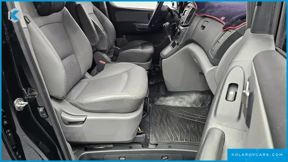 HYUNDAI STAREX VAN 5-SEATER