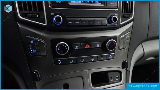 HYUNDAI STAREX VAN 5-SEATER