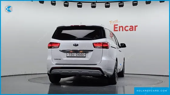 KIA CARNIVAL 9-SEATER LUXURY