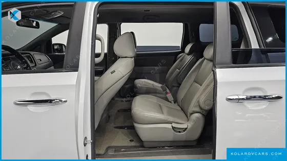 KIA CARNIVAL 9-SEATER LUXURY